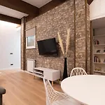 Apartment Centrico, Junto A Estacion De Bus/tren, Y Playas *
