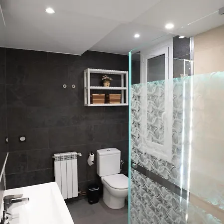 Céntrico, Junto A Estación De Bus/tren, Y Playas *