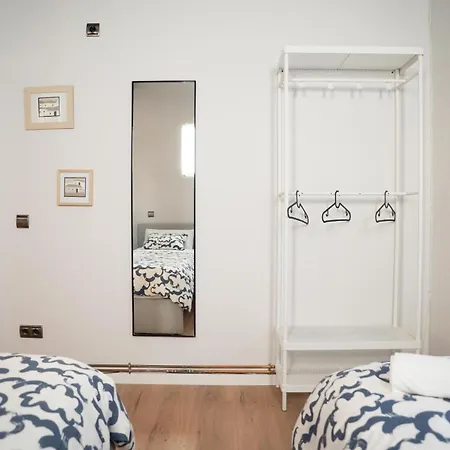 Céntrico, Junto A Estación De Bus/tren, Y Playas