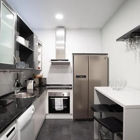 Céntrico, Junto A Estación De Bus/tren, Y Playas