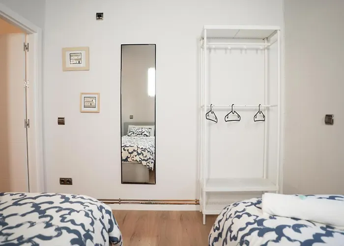 Centrico, Junto A Estacion De Bus/tren, Y Playas